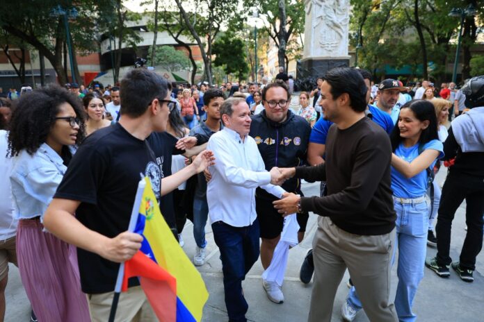 Guanipa acompañó a las madres que aún están en protesta en el Helicoide