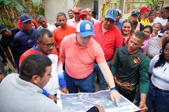 El mandatario regional conoció las solicitudes de los habitantes y les dio respuestas