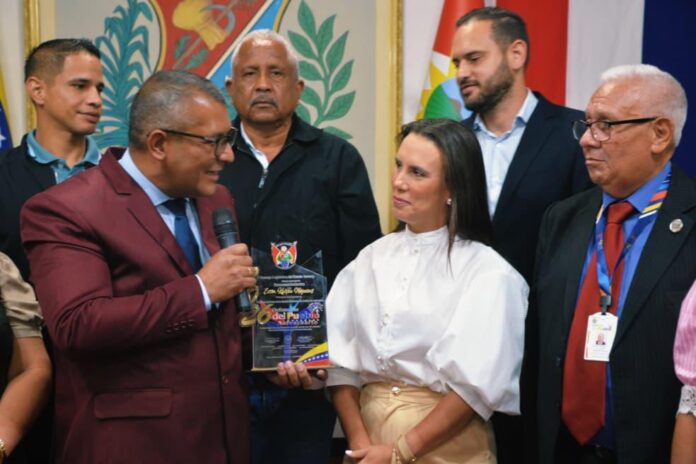 1) Se confirió la Orden Josefa Joaquina Sánchez, en su única clase, a la primera dama