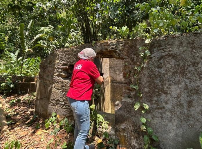 2) Personal de Contraloría Sanitaria corroboró que el hallazgo no fue en la empresa