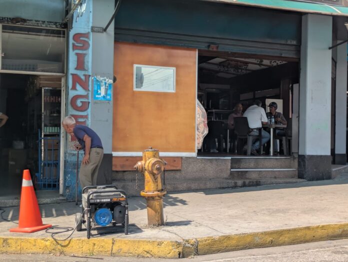 Afectados dijeron que la interrupción en el servicio no cesa, incluso, este martes en la mañana gran parte de la zona comercial del área metropolitana de Yaracuy estuvo sin electricidad desde las 8:00 de la mañana hasta pasadas las 11:00.