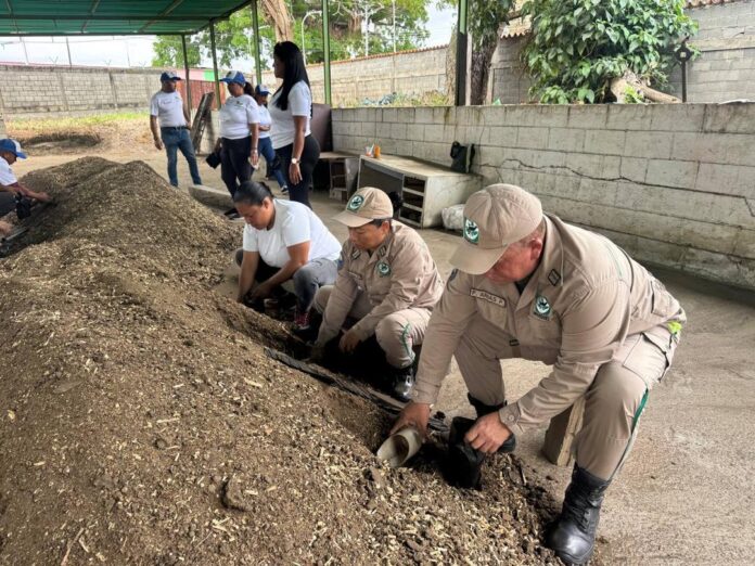 Funcionarios y expertos del Ministerio del Poder Popular para el Ecosocialismo (Minec), junto a entes adscritos, voceros de los Consejos de Ecosocialismo, Ciencia y Tecnología de los 14 municipios de Yaracuy, están desarrollando todo el proceso técnico de recolección y seleccion
