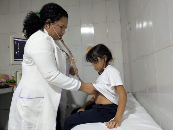 Hoy se conmemora el Día del Médico y la especialista yaracuyana instó a que en la formación médica se enseñe a no claudicar ante la inmediatez de la tecnología, sino a poner a prueba el intelecto y los conocimientos adquiridos mediante la semiología y el razonamiento crítico.