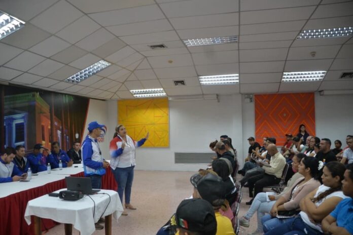 Los representantes de la banca pública presentaron el programa crediticio dispuesto para los emprendedores