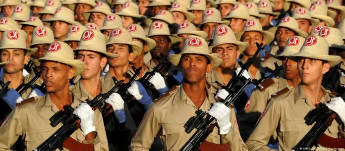 El viceministro de Exteriores, Carlos Fernández, dijo en una entrevista que si bien su país “no tiene disputa” alguna con Washington, serían “ingenuos” si no se prepararan para el peor escenario