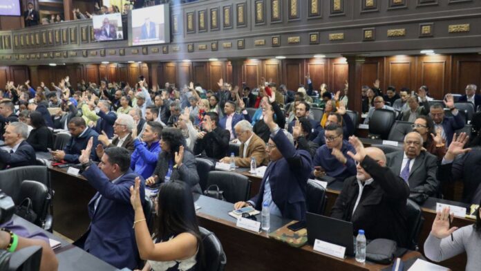 Los diputados solo leyeron 12 de los 130 artículos de la normativa, por lo que decidieron posponer la discusión por sugerencia de Orlando Camacho