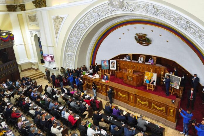 Explicaron que con este proyecto pretenden actualizar el marco de este sector y establecer nuevas reglas para el manejo de los recursos minerales del país