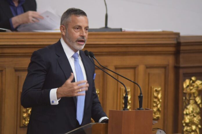 El presidente de la comisión Giuseppe Alessandrello informó que los requisitos serán difundidos en tres diarios de circulación nacional