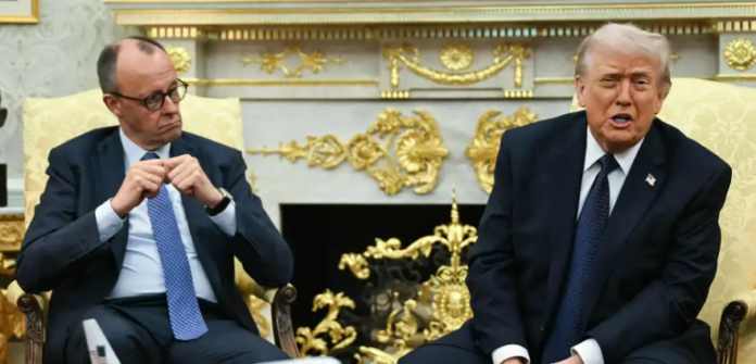 El presidente estadounidense Donald Trump (der.) recibió al canciller alemán Friedrich Merz en la Casa Blanca