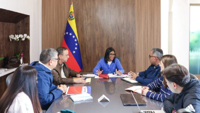 La presidenta encargada sostuvo una reunión con autoridades del sector eléctrico
