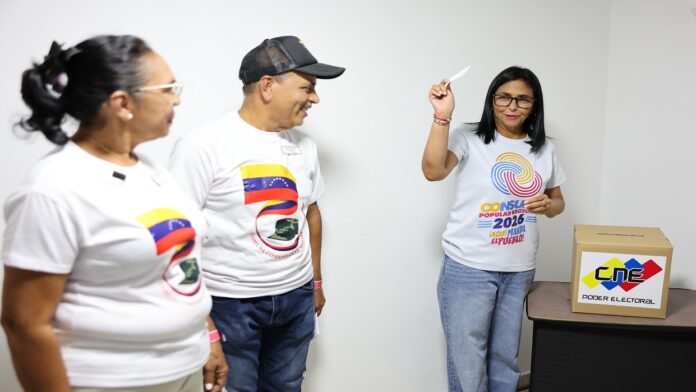 La presidenta encargada participó en una jornada de simulacro electoral en Caracas