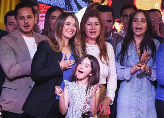 Valencia se convierte en la primera mujer candidata presidencial de su partido Centro Democrático