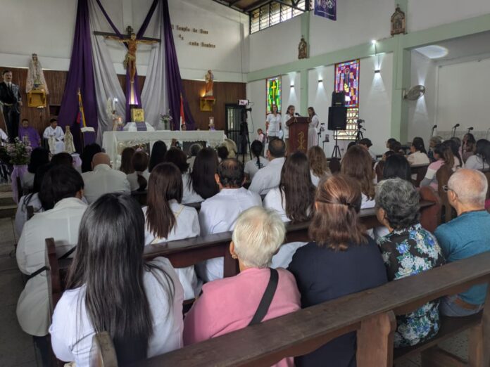 La ceremonia, organizada por Médicos Unidos Venezuela, reunió en la iglesia Virgen del Valle, en San Felipe