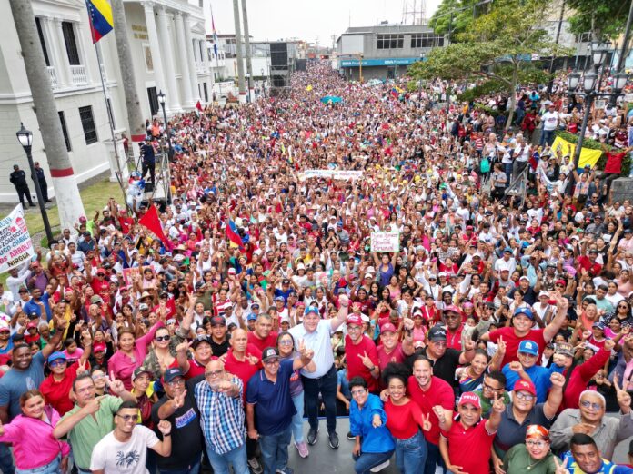 Militantes y simpatizantes del partido de gobierno acudieron masivamente al acto conmemorativo del 11 de abril