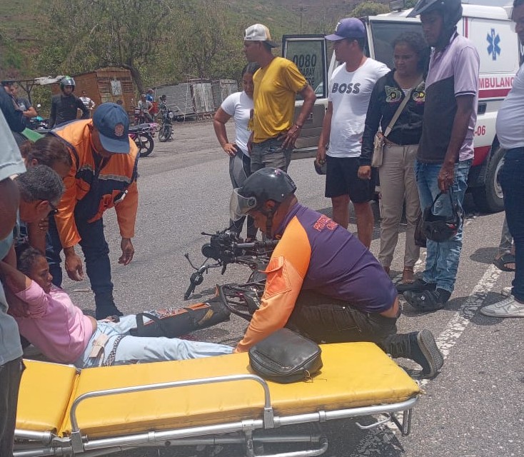 Una mujer resultó lesionada, madre de la joven que falleció, identificada como Yotsibel Hilenne Botello González, de 32 años