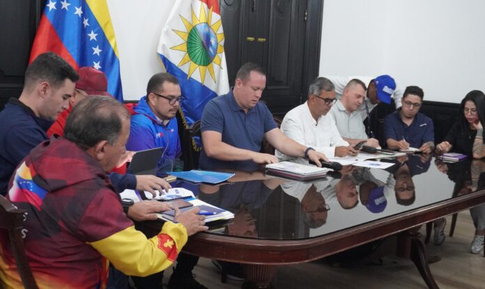 En el encuentro estuvieron el gobernador Leonardo Intoci, el ministro del Poder Popular para la Atención de las Aguas Carlos Mast Yústiz, el presidente de Hidroven Jhonn Rodríguez, el vicepresidente de CANTV Stalin Da Silva, el presidente de PDVSA Gas Comunal Julio Rojas, así como representantes nacionales de Corpoelec, entre otras autoridades de instituciones regionales y nacionales