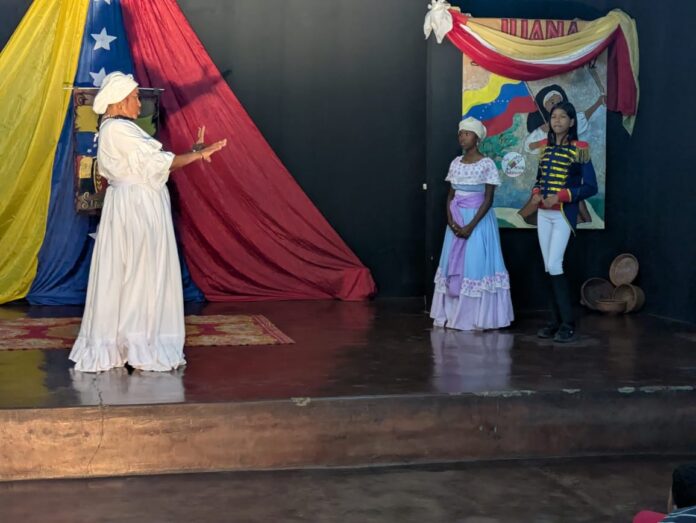 La programación arrancó con presentaciones teatrales.