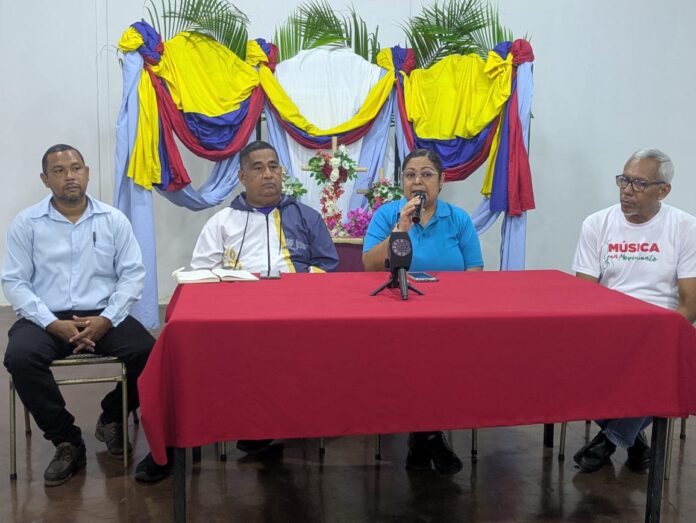 En el encuentro invitaron a todos a formar parte de esta manifestación en la que realizan rezos, cantos, oraciones a las cruces.