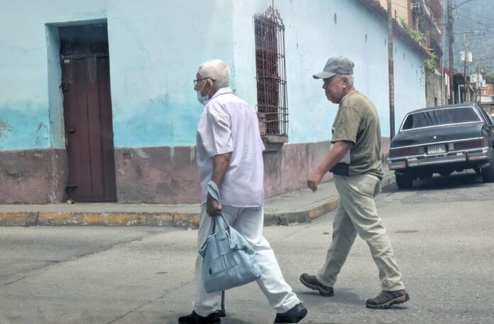 Para los abuelitos este pago representa la nada, ni lo miran; y es que la cifra de Bs. 130 no cubre ni siquiera un pasaje urbano en el centro de San Felipe.
