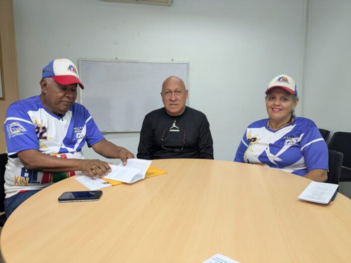 Rafael Muñoz, Cruz Garrido y María Eugenia Martínez, miembros del equipo organizador, informaron que este año la programación es en homenaje al profesor Edgar Salvatierra.