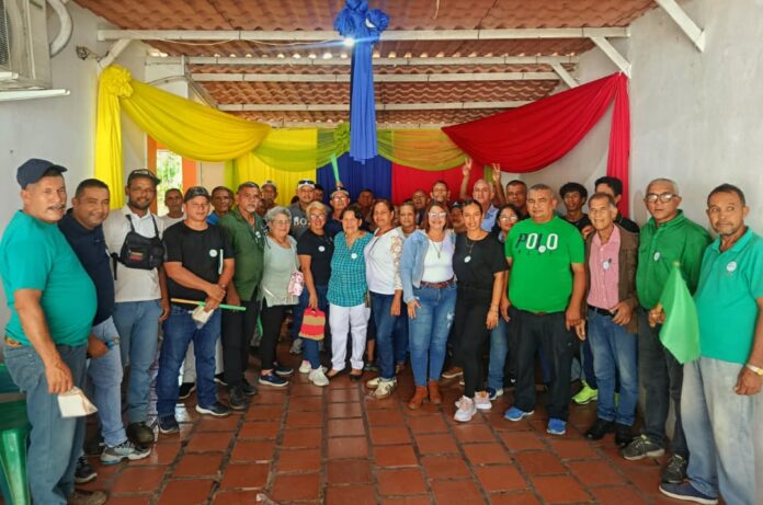 Durante el evento, los nuevos integrantes de la estructura municipal alzaron su mano para asumir formalmente el compromiso de trabajar por el rescate de la libertad y el bienestar de los venezolanos.