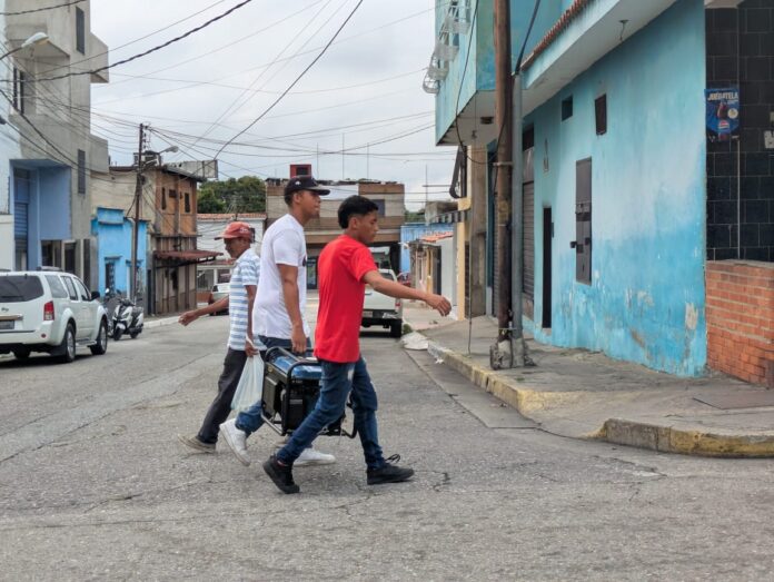 Gran parte de los dueños de establecimientos no tiene respaldo eléctrico; aunque algunos disponen de equipos generadores de electricidad, este, en algunos casos, no es suficiente para trabajar al 100 % de su capacidad