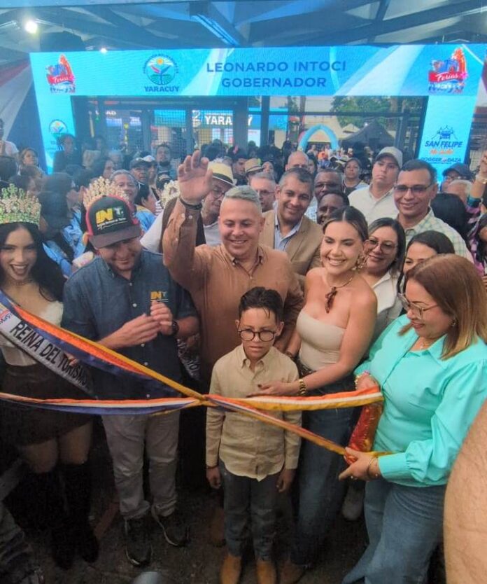 Durante el recorrido, las autoridades se mostraron entusiastas ante la calidad de la muestra productiva