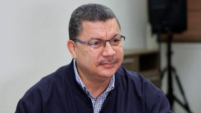 Simón Calzadilla destacó que el precio por dólar y su distribución a los diferentes bancos no se ha informado al país