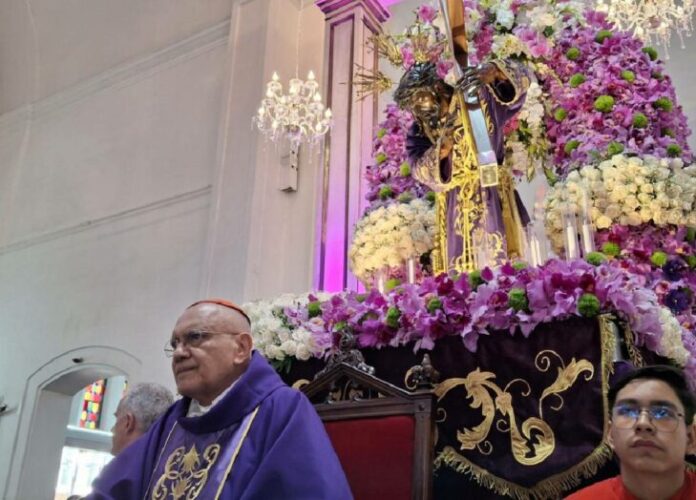 El cardenal elevó una oración al Nazareno por los enfermos y los más necesitados