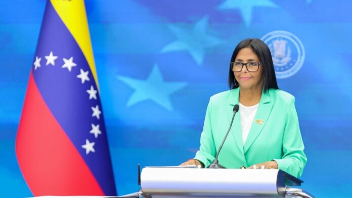 La presidenta encargada dijo que a medida que el país disponga de más recursos, se continuarán evaluando nuevas mejoras en el ingreso de los trabajadores