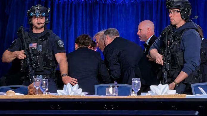 El presidente Donald Trump, su esposa Melania y algunos representantes del Gobierno de Estados Unidos fueron evacuados por el personal de seguridad