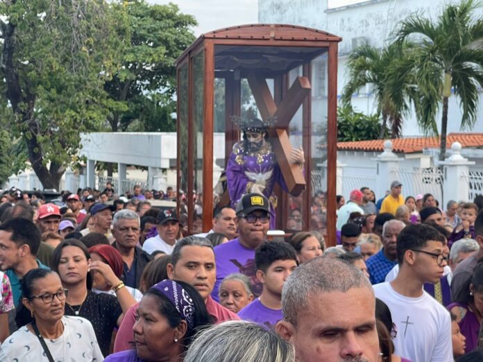 La tradicional misa y procesión de El Nazareno demostró una vez más que es una de las que tiene mayor arraigo popular