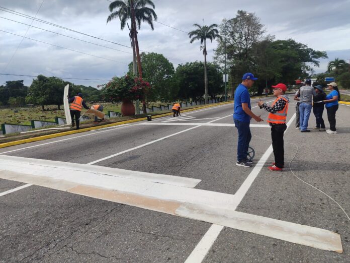Las labores comenzaron con el pintado de brocales y el rayado blanco peatonal y vehicular