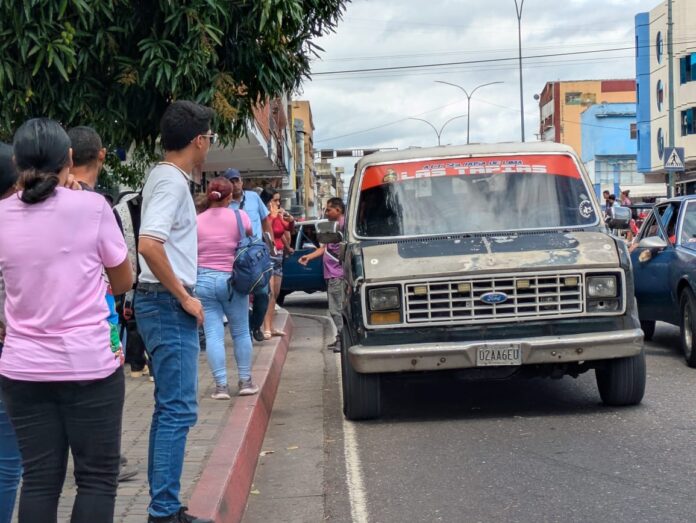 Varios transportistas explicaron que el anuncio oficial solo contempló el precio del pasaje urbano en autobuses.
