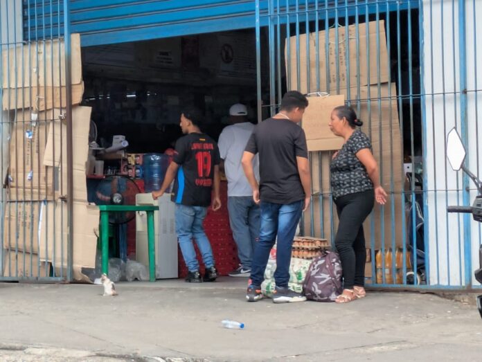 Los trabajadores criticaban el hecho de no saber cómo será el ingreso de este ajuste y, a su vez, lo insuficiente que es para hacerle frente a la realidad económica que se vive en el país.