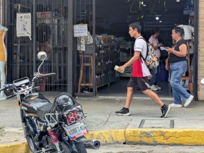 Tras un recorrido por algunos abastos y supermercados de los municipios metropolitanos, comparamos algunos precios de productos básicos, los cuales siguen siendo un desafío para cualquier bolsillo.