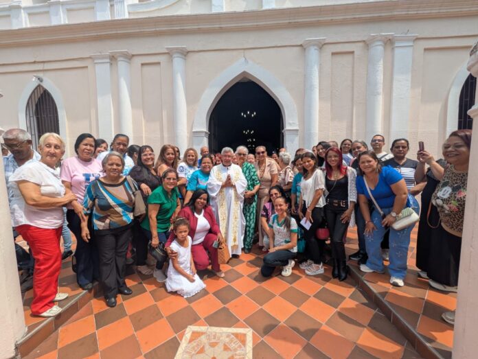 Tras la actividad religiosa, los asistentes leyeron un comunicado a las afueras del templo, en el que ahondaron sobre la importancia de esta profesión