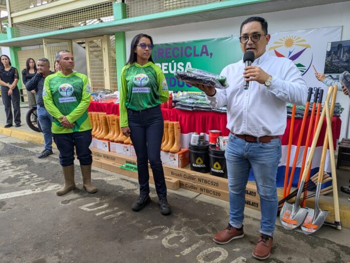 Parada dijo una de las políticas de saneamiento radica en dignificar las condiciones de la clase trabajadora
