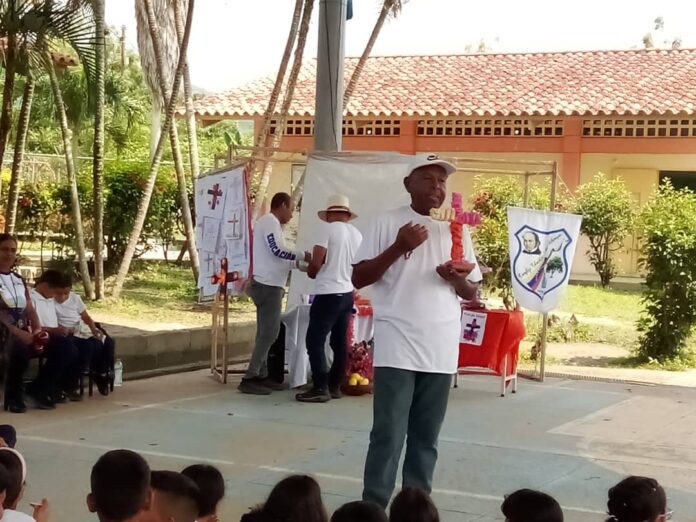 En casas de cultura, servicios bibliotecarios y comunidades tendrán cantos, conversatorios, talleres y actividades culturales sobre la Cruz de Mayo.