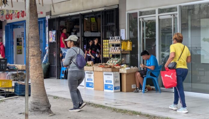 Comparar precios, buscar lo más barato es el trajín al salir a hacer mercado.