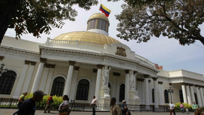 De la lista escogerán a 10 personas para formar el comité junto a los 11 diputados ya designados previamente
