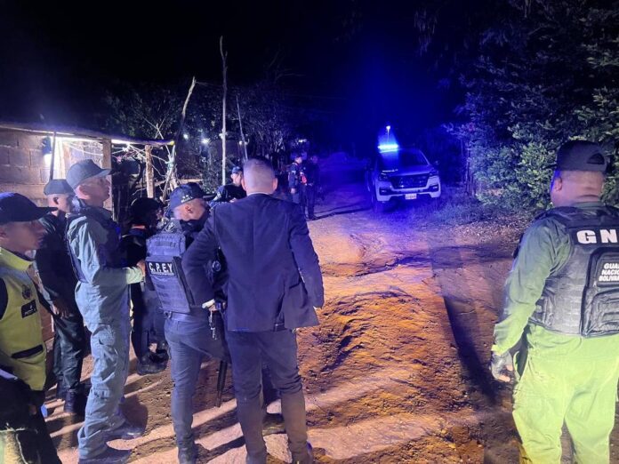 Comisiones de diferentes organismos de seguridad custodiaron el sitio del suceso