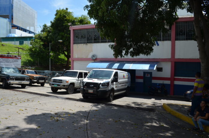 El cuerpo fue retirado de la morgue del hospital de San Felipe y trasladado por una comisión de la DIATT a la medicatura forense