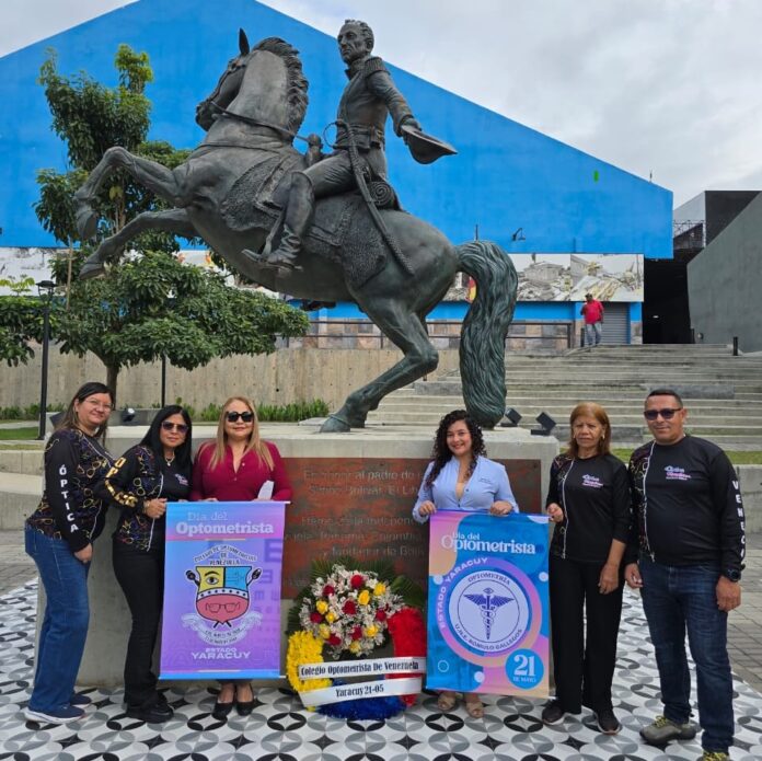 A propósito de esta fecha, en el estado Yaracuy este jueves se realizó una ofrenda floral en la Plaza Bolívar de Independencia