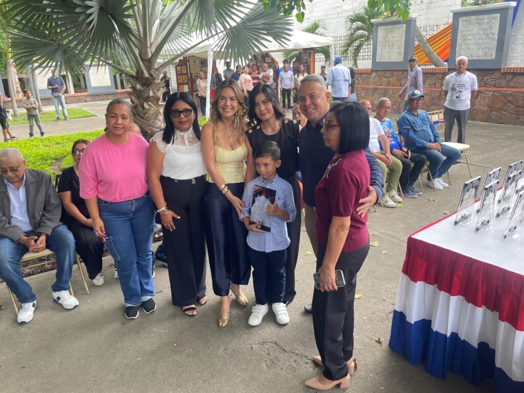 Familia de Amado 	Torres, uno de los    yaracuyanos que fue homenajeado