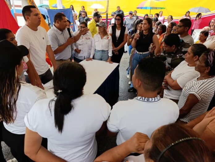 El acto fue realizado en el urbanismo y estuvo encabezado por el alcalde José Alejandro Mujica, quien estuvo acompañado de Elisa Pagliari, directora ministerial de Hábitat y Vivienda de Yaracuy, entre otras autoridades.