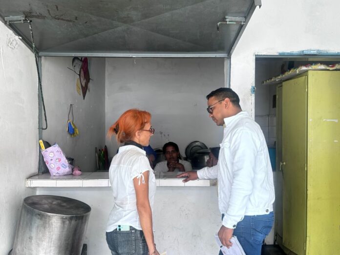 Durante el recorrido, la comisión realizó un levantamiento detallado de cada uno de los salones, talleres y áreas comunes de la institución.