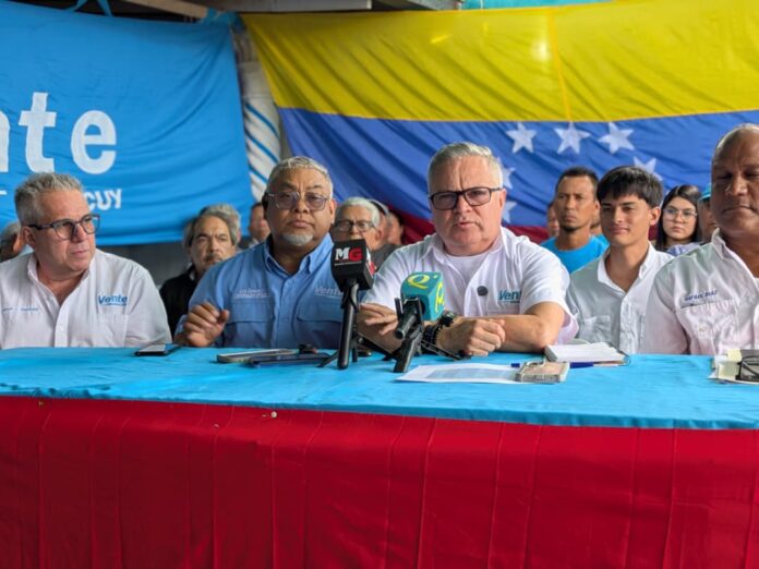 Durante el encuentro con los medios, Urbina destacó la necesidad de una contienda presidencial; considera que es la manera de avanzar hacia el cambio.