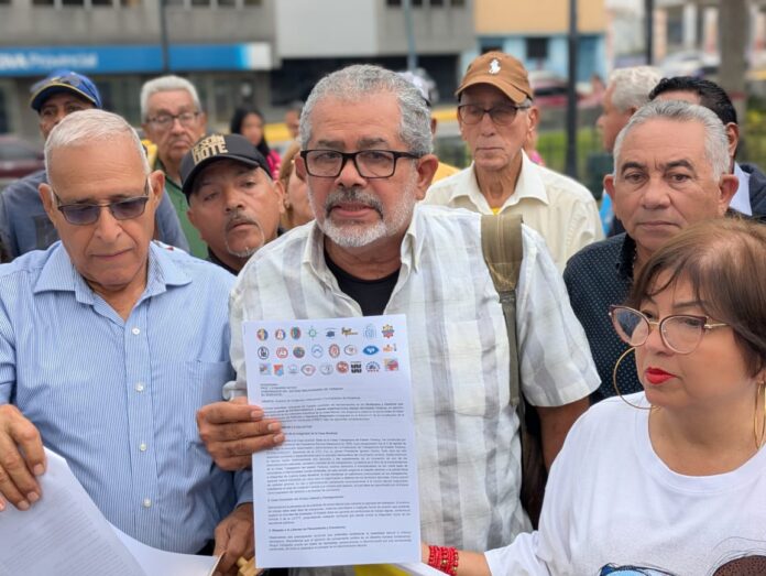 El magisterio viene haciendo asambleas, marchas, concentraciones y diversas acciones exigiendo las mejoras en los ingresos de todo el sector educativo.