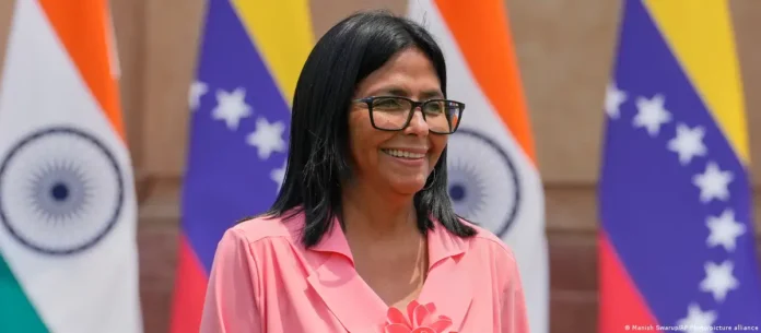 La presidenta encargada de Venezuela, Delcy Rodríguez, se encuentra en visita oficial a India
